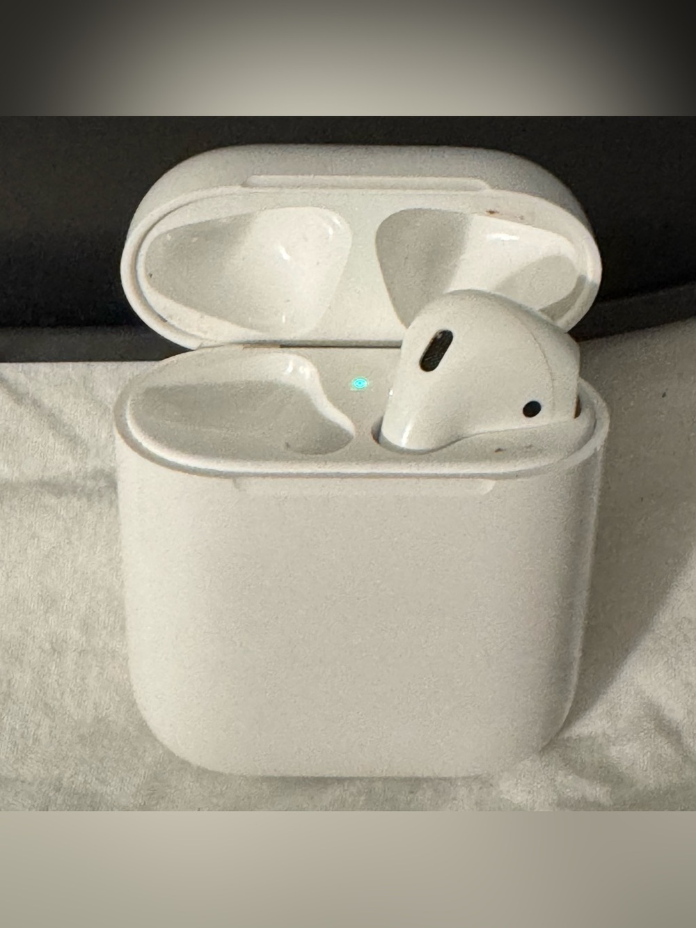 Apple AirPods 1st Gen RIGHT Earbud + 398 mAh EMC 2862 Charging Case